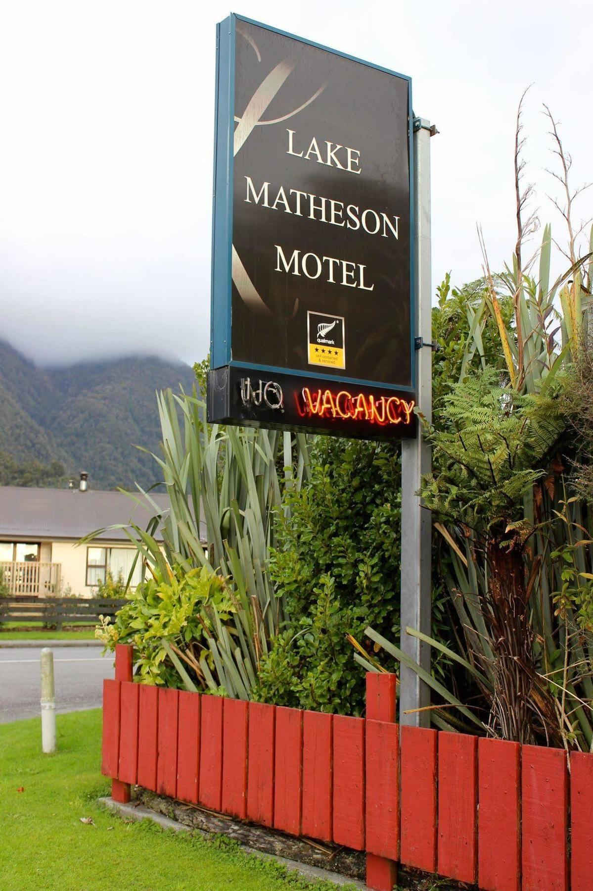 Lake Matheson Motel Глетчер Фокс Екстериор снимка