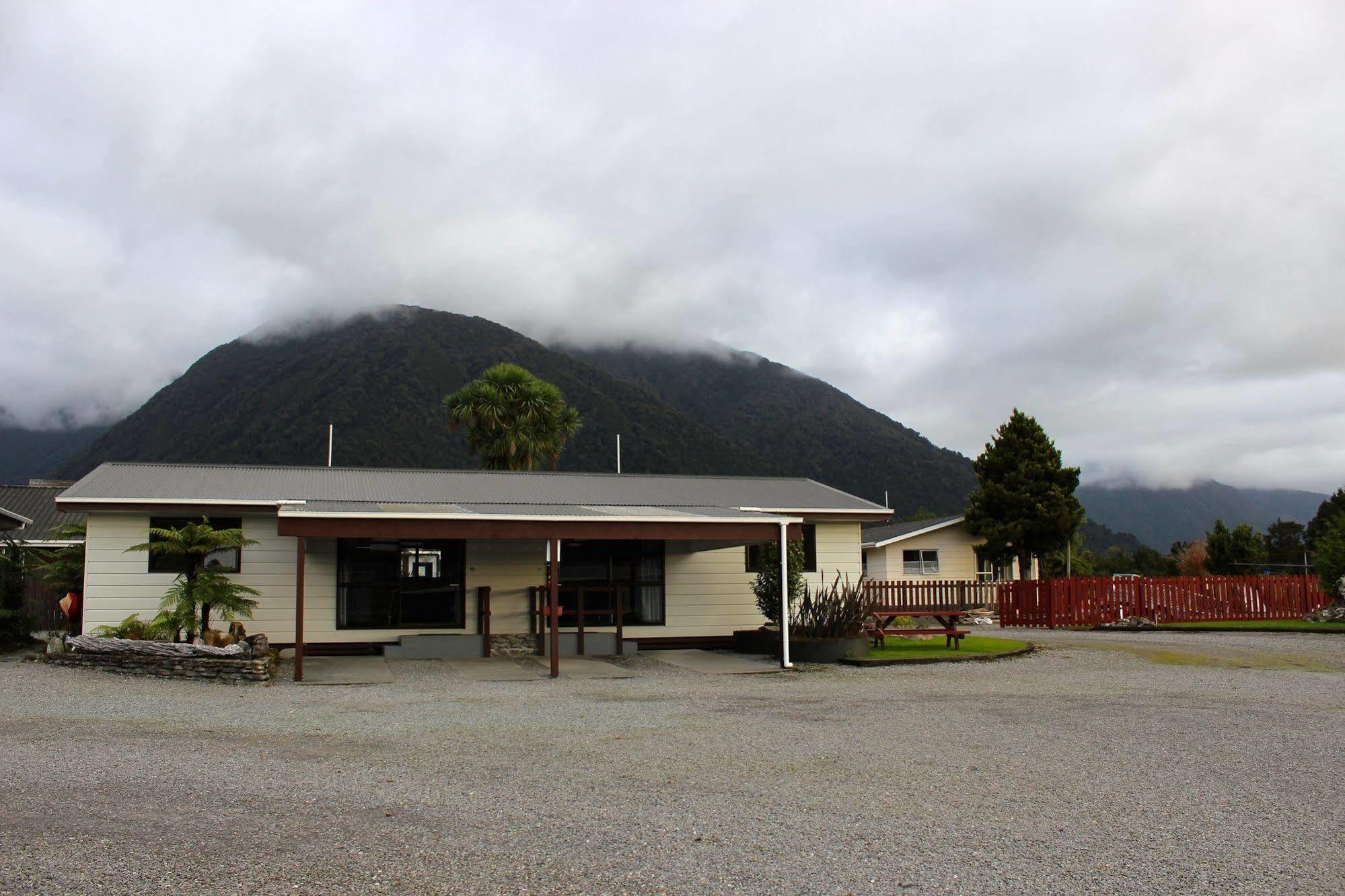 Lake Matheson Motel Глетчер Фокс Екстериор снимка